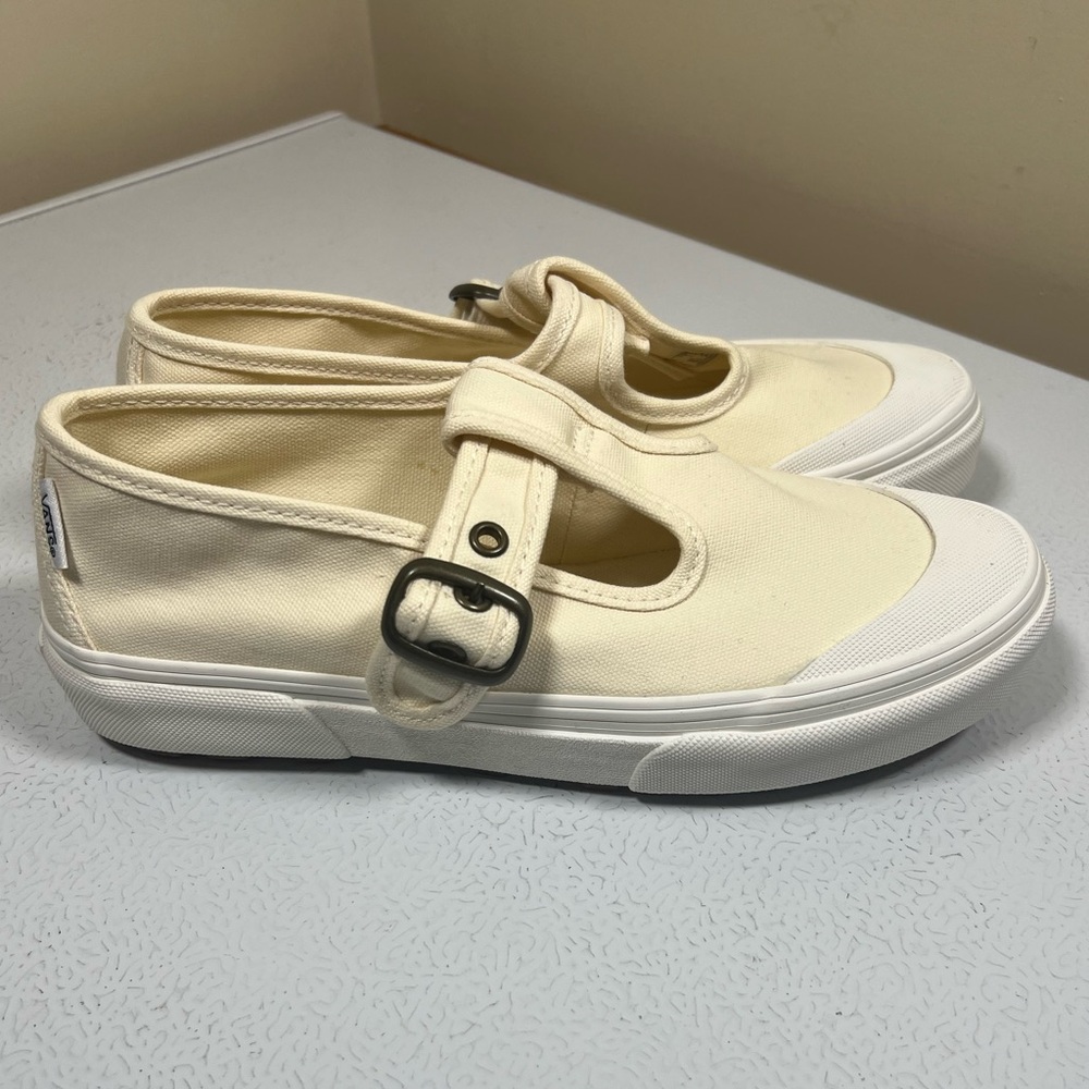 Vans Style 93 Mary Jane Women Size 6.5 Beige Canvas Buckle Shoes. New!